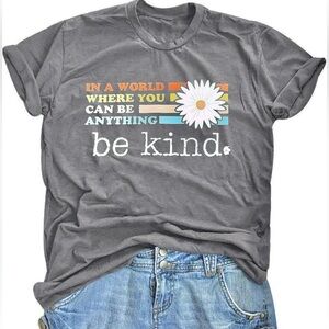 Be Kind Short Sleeve Tee - Grey Daisy Graphic